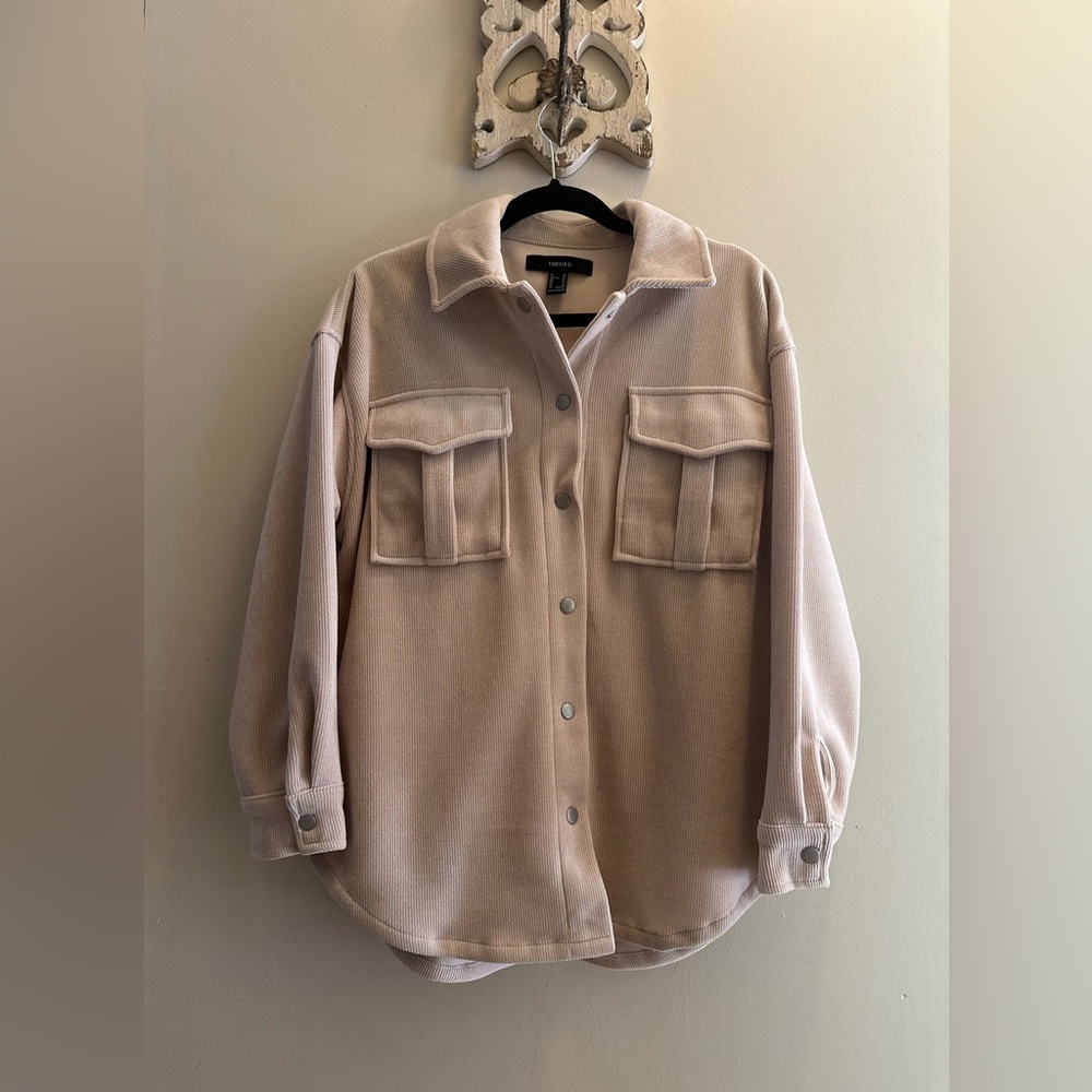 Forever 21 Women's Corduroy Butt on-Front Shacket in Beige Size XSmall - Picture 3 of 11